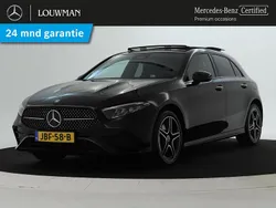 Donker kosmoszwart metaalkleur metallic Gebruikt 2024 Mercedes A250 AMG Hatchback | € 38.945 (Iets duurder)