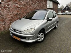 Grijs Gebruikt 2003 Peugeot 206 Hatchback | € 1.950 (Duur)