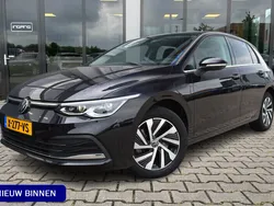 Zwart Gebruikt 2020 VW Golf VIII Style Hatchback | € 22.900 (Eerlijke prijs)