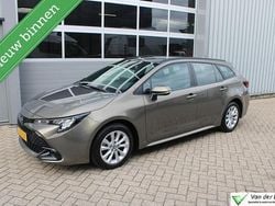 Groen Gebruikt 2023 Toyota Corolla Active Stationwagen | € 26.450 (Eerlijke prijs)