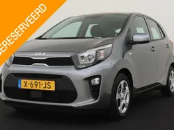 Grijs, metallic lak Gebruikt 2023 Kia Picanto Comfort Hatchback | € 12.990 (Goede deal)