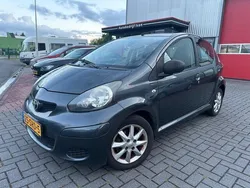 Grijs Gebruikt 2011 Toyota Aygo Hatchback | € 2.490 (Eerlijke prijs)