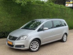 Grijs Gebruikt 2008 Opel Zafira MPV | € 825