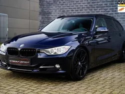 Blauw, metallic lak Gebruikt 2013 BMW 328 Executive Stationwagen | € 17.950 (Iets duurder)