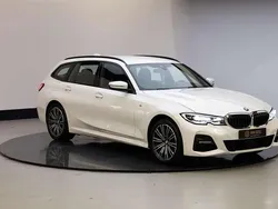 , metallic lak Gebruikt 2021 BMW 330e M Sport Stationwagen | € 29.950 (Goede deal)