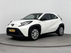 Wit Gebruikt 2023 Toyota Aygo Play Hatchback | € 17.245 (Eerlijke prijs)