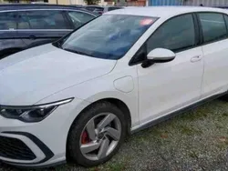 Wit, andere lak Gebruikt 2021 VW Golf VIII GTE Hatchback | € 25.900 (Eerlijke prijs)