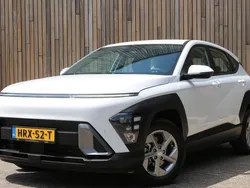Atlas white Gebruikt 2024 Hyundai Kona Comfort SUV | € 29.950 (Eerlijke prijs)