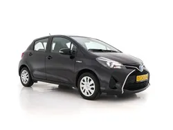 Zwart Gebruikt 2016 Toyota Yaris Hybrid Comfort Hatchback | € 12.445 (Eerlijke prijs)