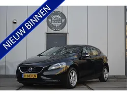 Zwart, metallic lak Gebruikt 2014 Volvo V40 Momentum Stationwagen | € 9.950 (Goede deal)