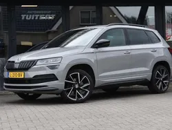 Grijs Gebruikt 2021 Skoda Karoq SportLine SUV | € 27.745 (Eerlijke prijs)