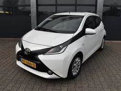 Wit Gebruikt 2017 Toyota Aygo X-play Hatchback | € 9.830 (Iets duurder)