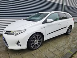 Wit Gebruikt 2014 Toyota Auris Hatchback | € 11.450 (Eerlijke prijs)