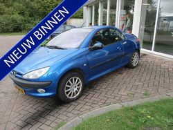 Blauw Gebruikt 2002 Peugeot 206 CC Cabriolet | € 1.260 (Eerlijke prijs)