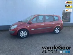 Rood, metallic lak Gebruikt 2005 Renault Grand Scénic II Luxe MPV | € 1.650