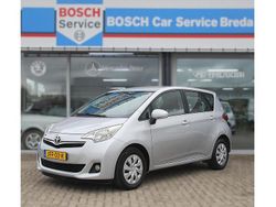 Grijs Gebruikt 2011 Toyota Verso-S MPV | € 7.450 (Eerlijke prijs)