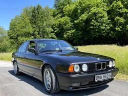 Zwartdiamant schwarz met. Gebruikt 1992 BMW M5 Shadowline Sedan | € 45.500