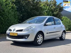Grijs Gebruikt 2009 Renault Clio II Dynamique Hatchback | € 4.950 (Iets duurder)