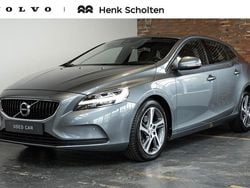 Grijs, metallic lak Gebruikt 2016 Volvo V40 Momentum Stationwagen | € 14.950 (Iets duurder)