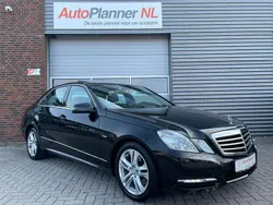 Zwart, metallic lak Gebruikt 2012 Mercedes E300 Sedan | € 13.944 (Goede deal)