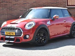 Rood, metallic lak Gebruikt 2016 Mini Cooper S Business Hatchback | € 13.949 (Super prijs)