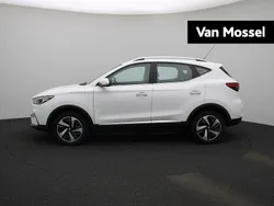 Wit Gebruikt 2023 MG ZS Comfort Sedan | € 26.495 (Eerlijke prijs)