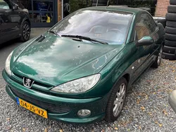 Groen Gebruikt 2002 Peugeot 206 Roland Garros Cabriolet | € 1.445 (Eerlijke prijs)