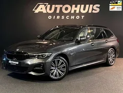 Grijs, metallic lak Gebruikt 2021 BMW 330e Executive Stationwagen | € 41.940 (Iets duurder)