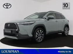 Groen Nieuw 2025 Toyota Corolla Cross Style SUV | € 42.845 (Eerlijke prijs)