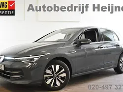 Grijs, metallic lak Gebruikt 2024 VW Golf VIII Life Hatchback | € 28.745 (Goede deal)