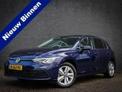Blauw, metallic lak Gebruikt 2021 VW Golf VIII Life Hatchback | € 24.950 (Goede deal)
