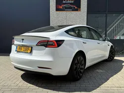 Wit Gebruikt 2021 Tesla Model 3 Standard Range Plus Sedan | € 23.500 (Eerlijke prijs)