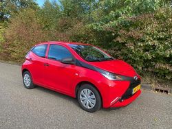 Rood Gebruikt 2015 Toyota Aygo Hatchback | € 7.450 (Eerlijke prijs)