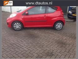 Rood Gebruikt 2009 Peugeot 107 Hatchback | € 1.750 (Eerlijke prijs)