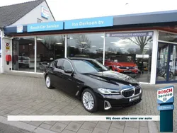 Zwart, metallic lak Gebruikt 2023 BMW 530 Luxury Line Sedan | € 48.980 (Eerlijke prijs)