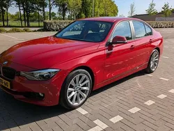 Rood Gebruikt 2014 BMW 320 Sedan | € 13.000 (Goede deal)