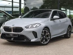 M brooklyn grau Nieuw 2025 BMW 120 M Sport Hatchback | € 47.258 (Super prijs)