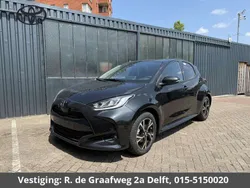 Zwart Nieuw 2025 Toyota Yaris Hybrid Luxury Hatchback | € 28.250
