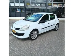Wit Gebruikt 2008 Renault Clio II Authentique Hatchback | € 2.699 (Eerlijke prijs)