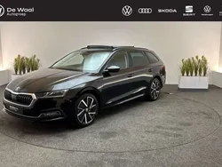 Zwart Gebruikt 2021 Skoda Octavia Style Stationwagen | € 26.800 (Eerlijke prijs)