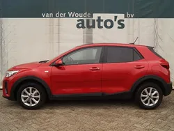 Rood, metallic lak Gebruikt 2020 Kia Stonic Comfort SUV | € 14.400 (Eerlijke prijs)