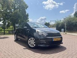 Zwart Gebruikt 2015 Kia Rio MPV | € 6.490 (Eerlijke prijs)