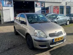 Grijs Gebruikt 2005 Toyota Yaris Hatchback | € 1.000 (Goede deal)