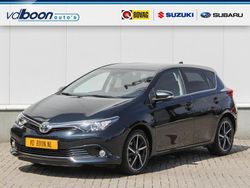 Zwart Gebruikt 2017 Toyota Auris Hatchback | € 15.790 (Eerlijke prijs)