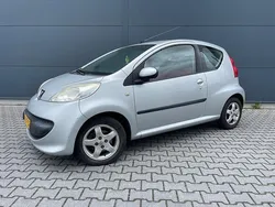 Grijs Gebruikt 2007 Peugeot 107 Urban Move Hatchback | € 1.399 (Eerlijke prijs)