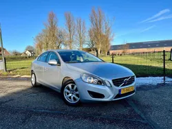 Zilver, metallic lak Gebruikt 2012 Volvo S60 Kinetic Sedan | € 5.750 (Eerlijke prijs)