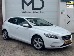 Wit Gebruikt 2014 Volvo V40 Kinetic Hatchback | € 5.950 (Eerlijke prijs)