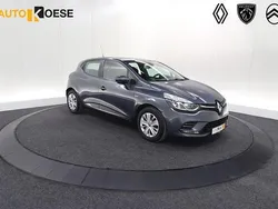 Grijs Gebruikt 2019 Renault Clio IV LIMITED Hatchback | € 10.400 (Eerlijke prijs)