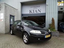 Zwart Gebruikt 2009 Renault Mégane III Business Hatchback | € 2.950 (Eerlijke prijs)