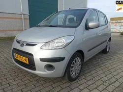 Grijs, metallic lak Gebruikt 2009 Hyundai i10 Dynamiq Hatchback | € 6.995 (Iets duurder)